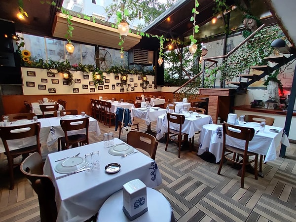 Piraye Taş Plak Meyhanesi