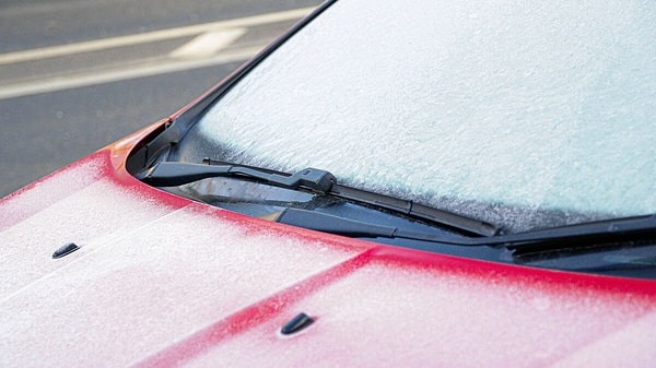 Experts caution: Running the wipers without fully opening the window proves ineffective.