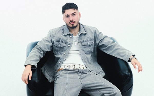 Son dönemin en çok konuşulan rapçilerinden biri olan Blok3, yükselişini istikrarlı adımlarla sürdürmeye devam ediyor.