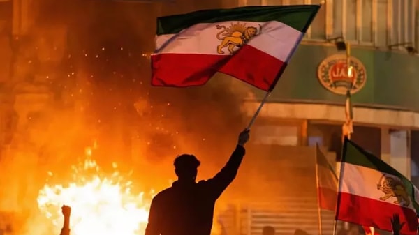 Trump'tan Hamaney'e cevap gecikmedi.