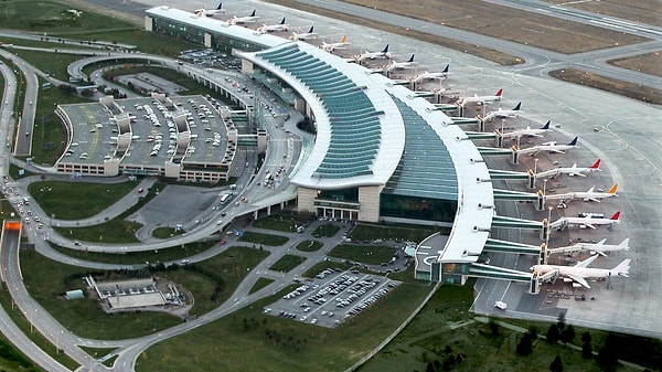 Ankara Esenboğa Havalimanı'nın kapasite arttırım projesinin birinci etabı hizmete açılıyor.