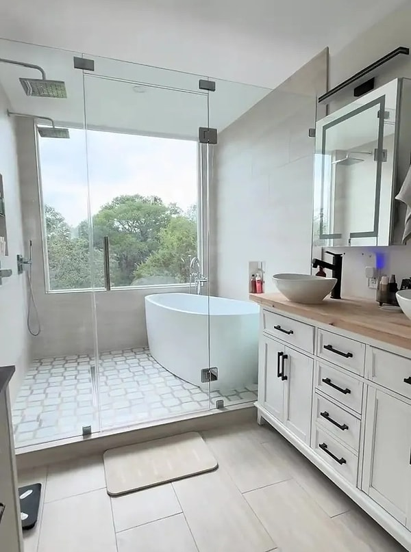 Sosyal medyada paylaştığı ve kısa sürede viral olan videosunda Lexi, dokuz ay süren yoğun bir emeğin ardından ortaya çıkan evi gururla tanıttı.