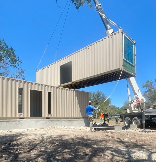 Çift, inşaat sürecinin büyük bölümünü kendileri üstlendi.