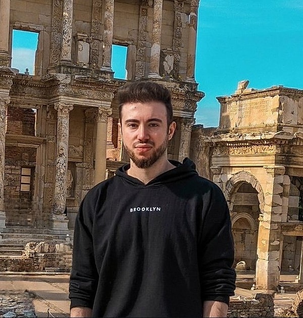 "Halkı kim ve düşmanlığa alenen tahrik" suçlamasıyla tutuklandı.