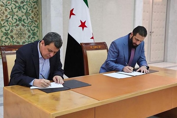 Kobani'deki ağır silahlar çıkartılıyor, Haseki'ye vali atanıyor.