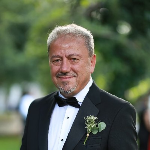 Şen, geçtiğimiz hafta risk ihtimaline dikkat çekerek vatandaşlara zorunlu olmadıkça dışarı çıkmamaları ve okulların tatil edilmesinin değerlendirilebileceği yönünde çağrılar yaptıklarını anımsattı.