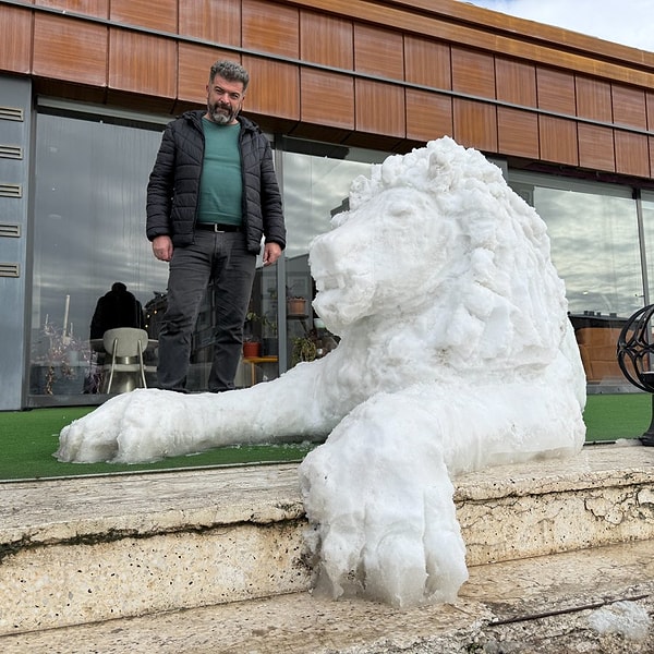 Tabii içindeki sanatçıyı dışa vuran da oldu.