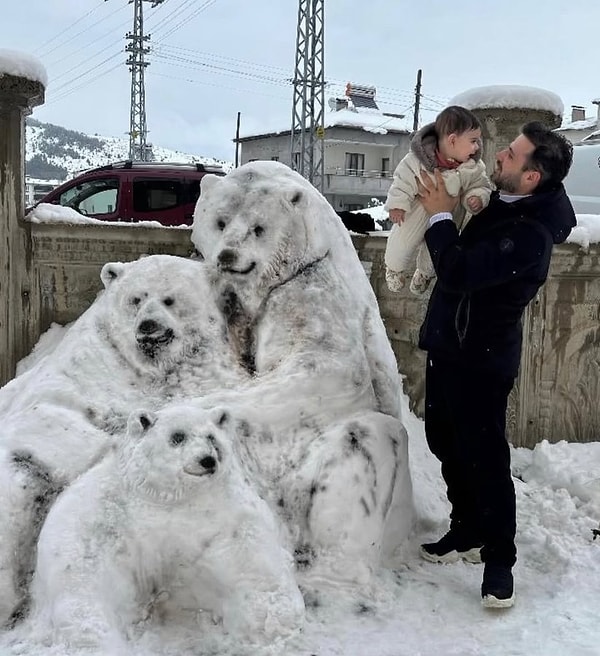 Bir görsel sanatlar öğretmeni aşırı gerçekçi bir çalışmayla görenlerden takdir topladı.