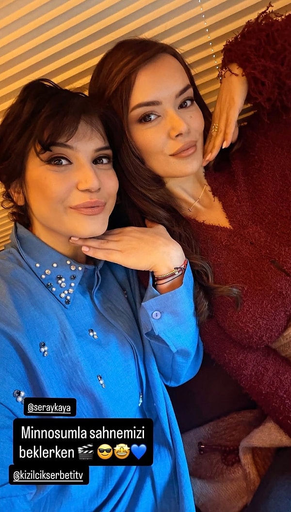 Feyza Civelek, Kızılcık Şerbeti'ne Başak karakteriyle dahil olan Seray Kaya'yla set fotoğrafı paylaştı.