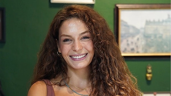 Hercai, Yüz Yıllık Mucize, Gizli Bahçe gibi dizilerde izlediğimiz Ebru Şahin, yerli dizilerin erken final yapması hakkında konuştu.