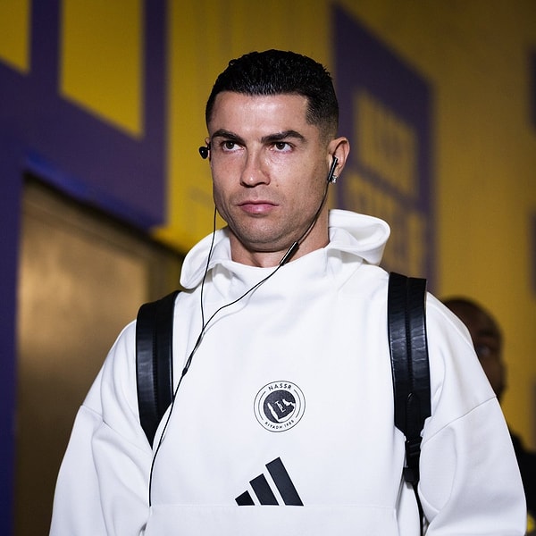 Takımıyla birlikte kameralara tarafından görüntülenen Portekizli yıldız bir ayrıntıyla gündeme geldi.