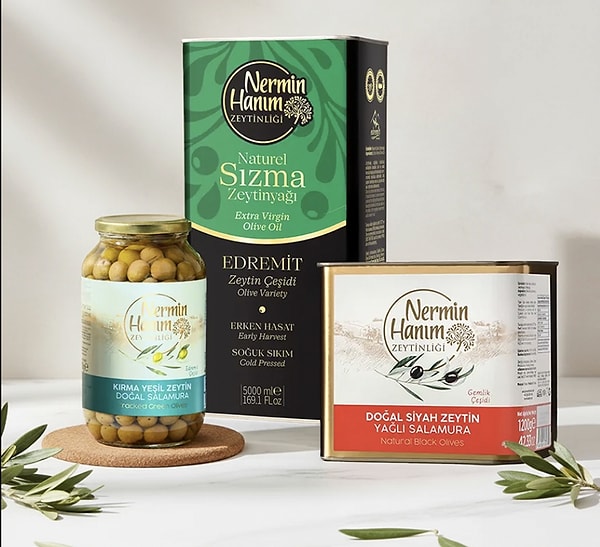 3. 5 Litre zeytinyağının yanına kahvaltı sofralarının yıldızı zeytinler hediye!