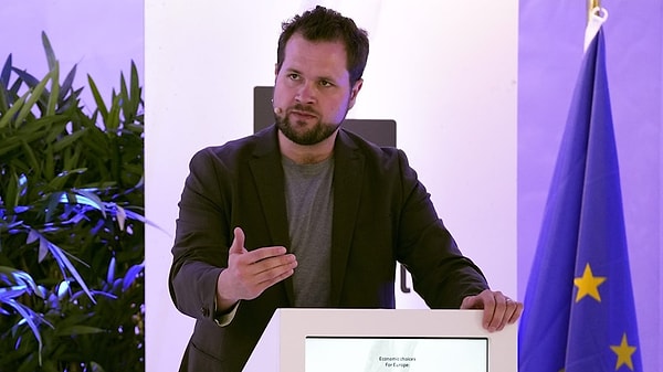 ABD Başkanı Donald Trump, Rusya ve Çin tehdidini bahane ederek Grönland’ın ABD’ye bağlanmasını talep ediyor.