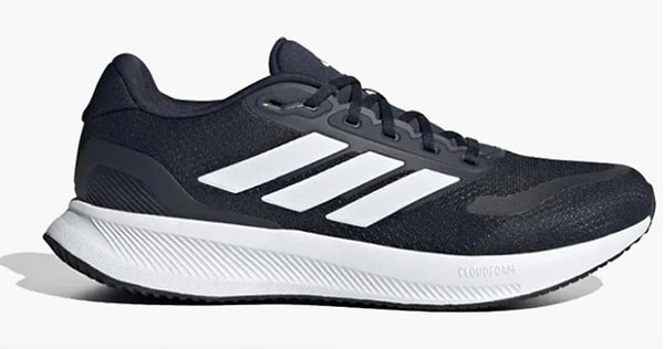 Hafif yapısı ve Adidas kalitesiyle her adımda konfor sunan koşu ayakkabısı.