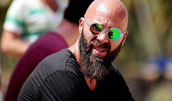 Esat Yontunç Kimdir?