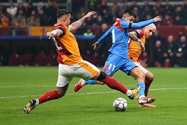 Afrika Kupası'ndan dönen Osimhen ik 11'e girdi.