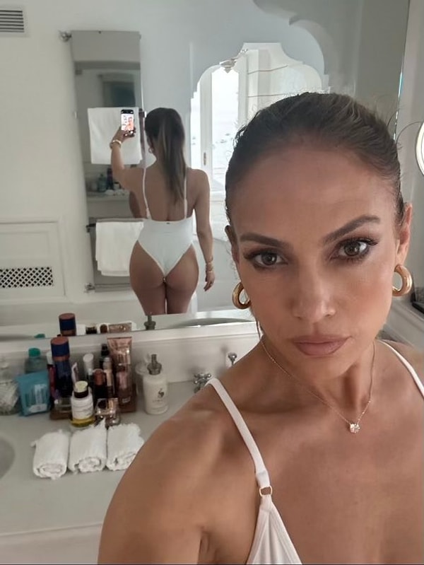 Jennifer Lopez geçtiğimiz saatlerde sosyal medya hesabından adeta şov yaptığı bir fotoğraf paylaştı.