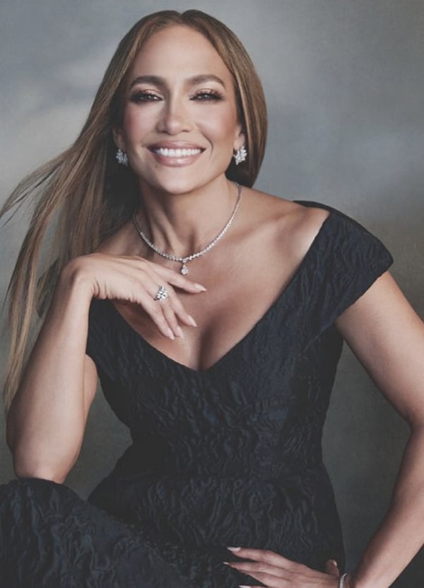 Her adımıyla Hollywood gündeminin tam ortasına oturan Jennifer Lopez, yıllardır pop kültürünün vazgeçilmez tahtında oturuyor.