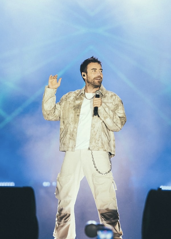 Son dönemde oyuncu Özgü Kaya ile yaşadığı ilişkiyle magazin gündeminde sık sık adından söz ettiren Murat Dalkılıç, bu kez bambaşka bir konuyla gündeme geldi.