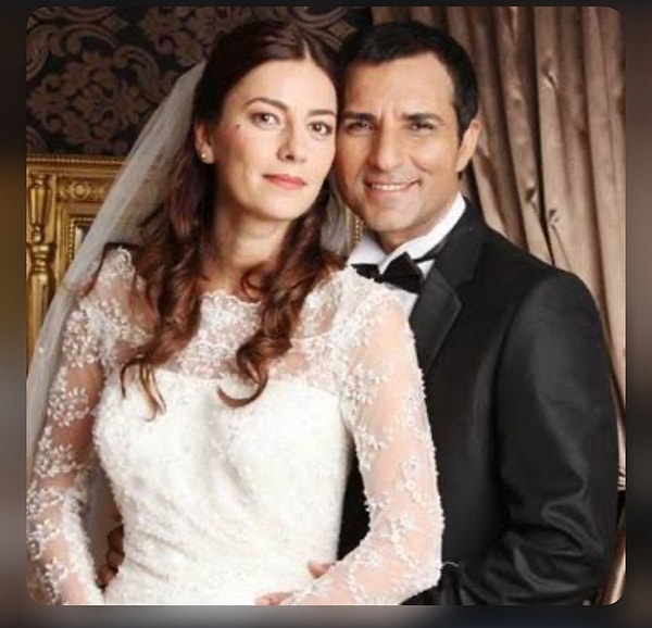 2011 yılında yayınlanan Eve Düşen Yıldırım dizisinde anlaşılan ilk isim Rafet El Roman'mış!