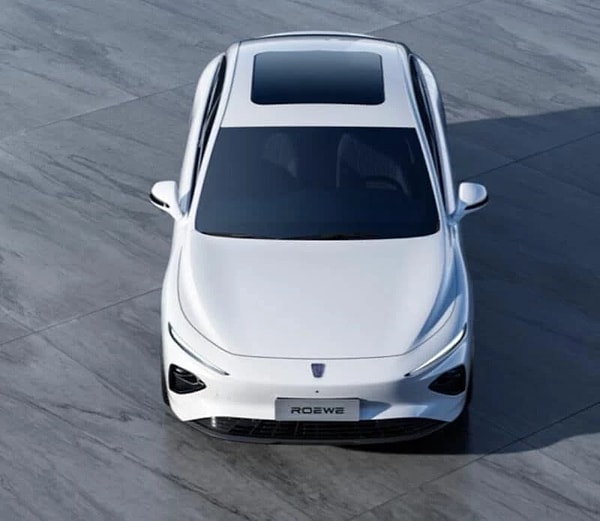 Şık tasarıma sahip aracın arkasındaki isim Rolls-Royce ve BMW’den.