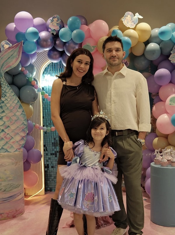 Sosyal medyada eğlenceli paylaşımlarıyla geniş bir takipçi kitlesi edinen fenomen çift Seda Özkan ile Nisan Hakan, geçtiğimiz aylarda ikinci çocuk müjdesini takipçileriyle paylaşmıştı.