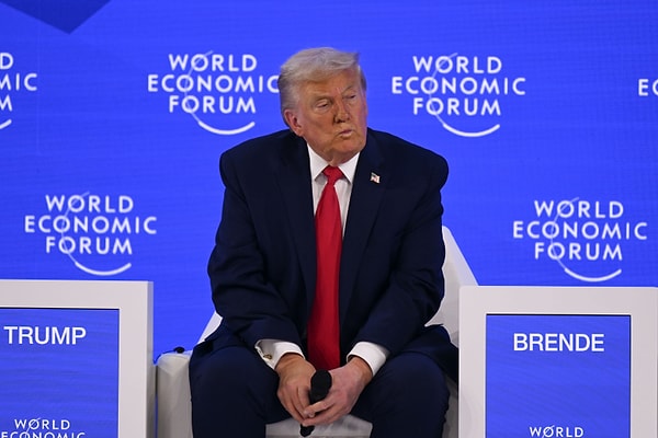 Donald Trump, dün Avrupa Birliği ve NATO için sert sözler söylese de Grönland için askeri operasyonun masada olmadığını ifade etti.