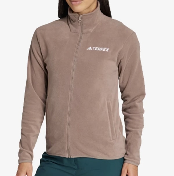 Yumuşacık dokusu ve modern kesimiyle kış kombinlerinin en konforlu parçası.