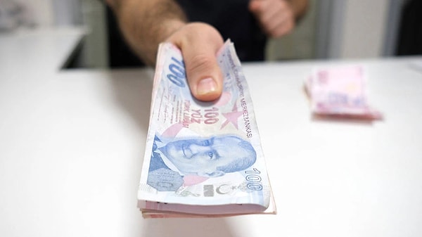 Gazeteci Şamil Tayyar, ekonomi yönetiminin 2027 yılının başında maaşlara yönelik iyileştirici tedbirler uygulamayı planladığını belirtti.