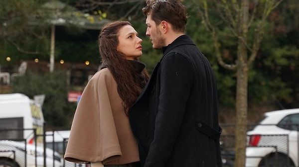 ATV yeni yıl için son derece iddialı bir dizi projesi olan "Aynı Yağmur Altında"yı duyurmuştu.