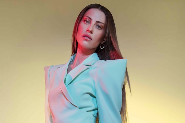 7. Derya Uluğ – Kanunlar Gibi