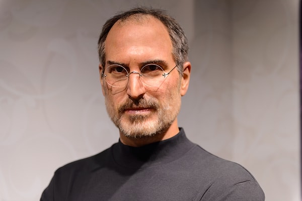 7. Apple'ı kurmadan önce Steve Jobs'ın ilk işi neydi?