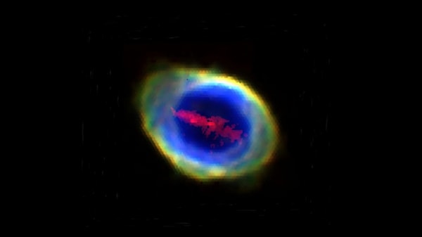 Gökbilimciler, Halka Bulutsusu’nda yaklaşık 6 trilyon kilometre uzunluğunda, yalnızca demir atomlarından oluşan sıra dışı bir çubuk tespit etti.