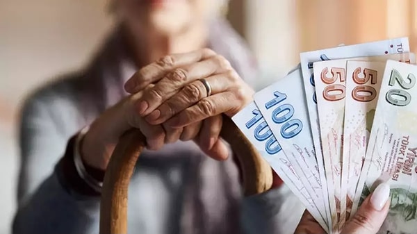En düşük emekli maaşı 20 bin TL oldu.