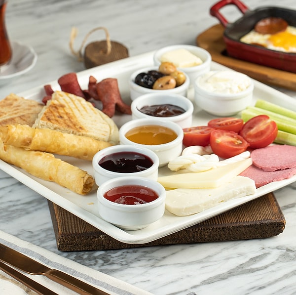 2. Köy kahvaltısı olarak sunulan bu tabak ne kadara satılıyor sence?