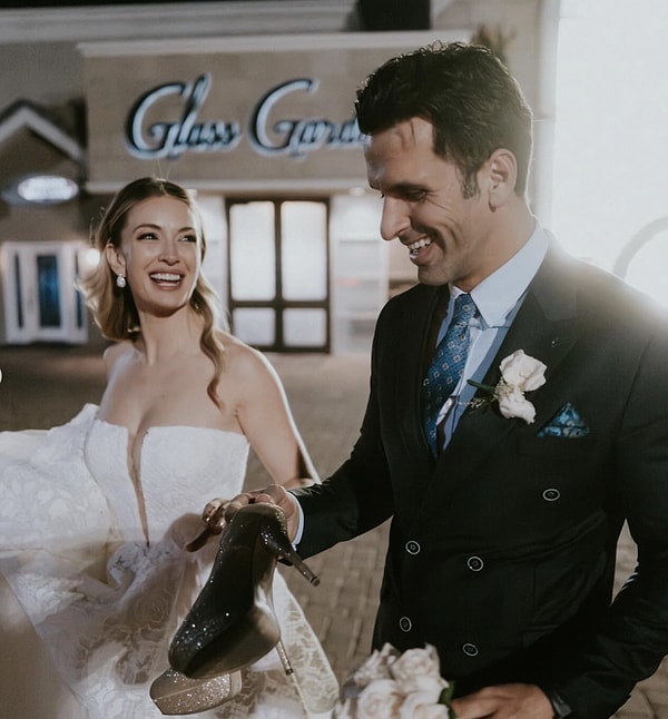 Yasemin Kay Allen ile Erdal Kaya’nın Las Vegas’ta evlendiği ortaya çıktı.