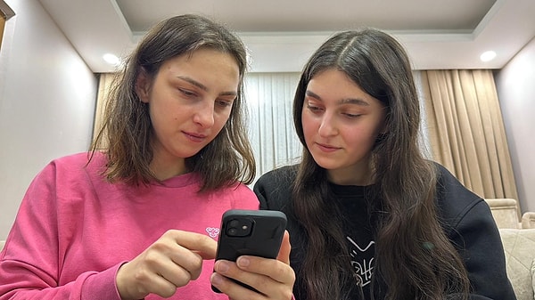 iPhone marka telefonda bulunan yüz tanıma kilidi, kardeşler arasındaki 11 yaş farkını dikkate almadı.