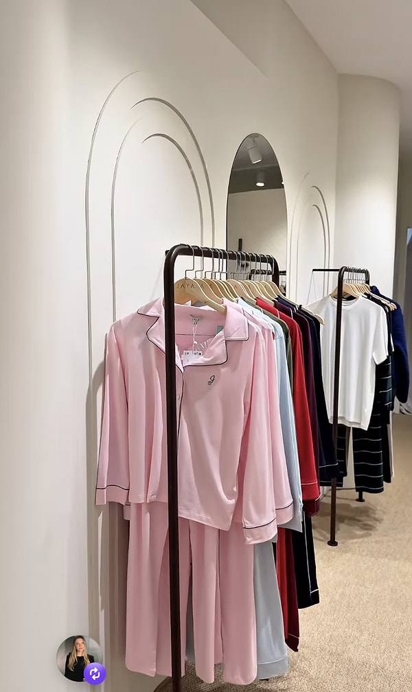 Bir süredir setlerden uzak olan ünlü oyuncu, bu kez bambaşka bir hamleyle gündeme geldi.