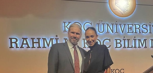 Ulusoy şimdilerde Aslıhan Malbora ile birlikte, Sarışın ise Prof. Dr. Mete Atatüre ile aşk yaşamaya başladı.