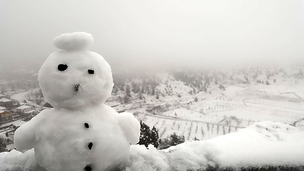 Kar niye beyaz gözüküyor?