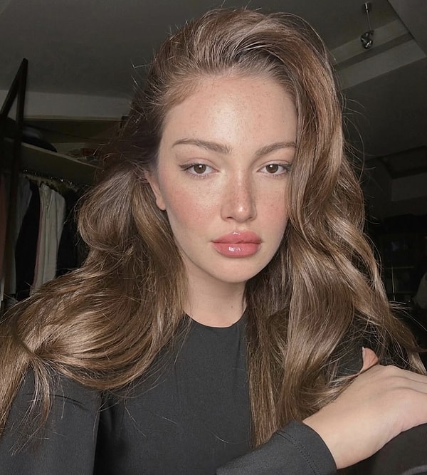 Sosyal medya fenomeni denildiğinde Türkiye'de akla gelen ilk isimlerden biri olan Danla Bilic, yıllardır attığı her adımla manşetlere oturuyor.