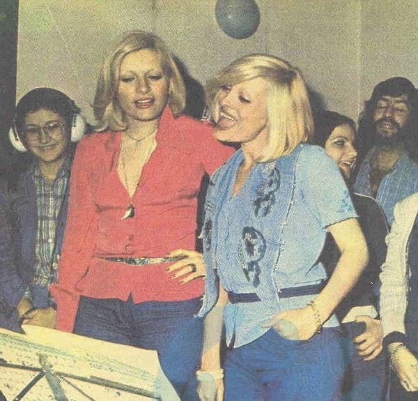 Ajda Pekkan’ın kardeşi olarak tanıdığımız Semiramis Pekkan, yıllar boyunca hem müzik kariyeri hem de özel hayatıyla konuşulan isimlerden biri oldu.