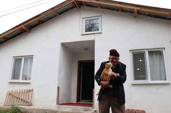 Olayın ardından dönemin devlet yetkilileri ve hayırseverler, yaşlı adamın çaresizliğine kayıtsız kalmadı.