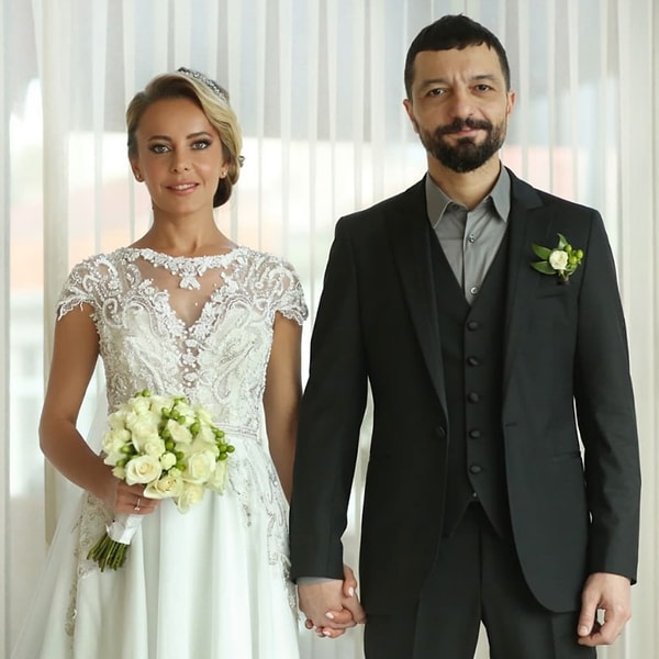 Ünlü şarkıcı Mehmet Erdem ve ünlü oyuncu Vildan Atasever'i mutlaka tanırsınız.