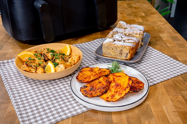 Rosto Kereviz Dilimleri, Portakallı Tavuk Sote ve Elmalı Tarçınlı Kek Nasıl Yapılır?