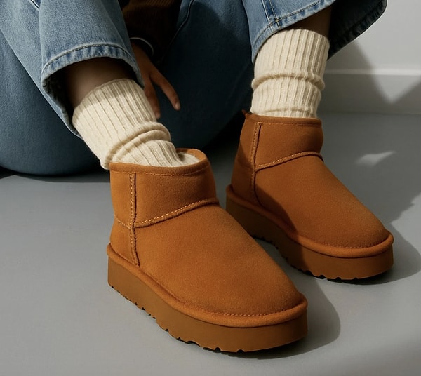 Kışın en popüler ve konforlu botuyla ayaklarınızı sıcacık tutun.