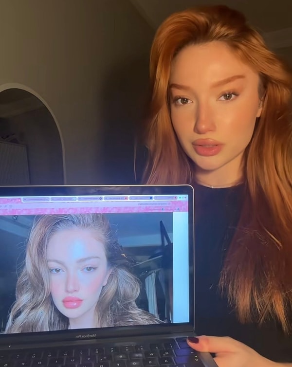 Sosyal medyanın en çok konuşulan isimlerinden Danla Bilic, bu kez kendisiyle neredeyse birebir benzeyen bir kullanıcıyla gündeme geldi.