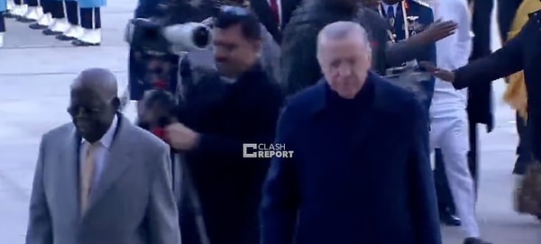 73 yaşındaki Bola Ahmed Tinubu’nun düşüşüne korumaları engel olamadı.