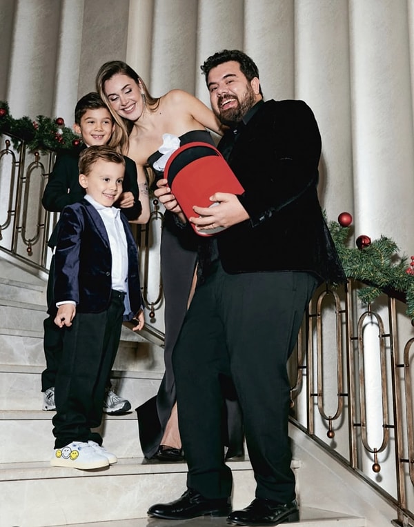 Miss Turkey 2015’te dördüncü olan Berfu Yenenler, 2019 yılında Eser Yenenler ile dünyaevine girmişti.