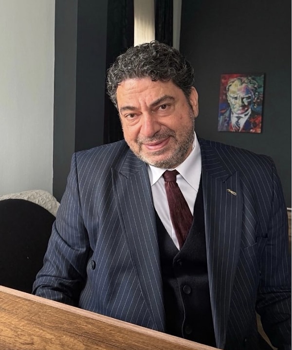 Geçtiğimiz saatlerde sosyal medyada ve bazı haber sitelerinde arabesk müziğin sevilen ismi Hakan Taşıyan’ın kalp krizi geçirerek hastaneye kaldırıldığı yönünde iddialar ortaya atıldı.